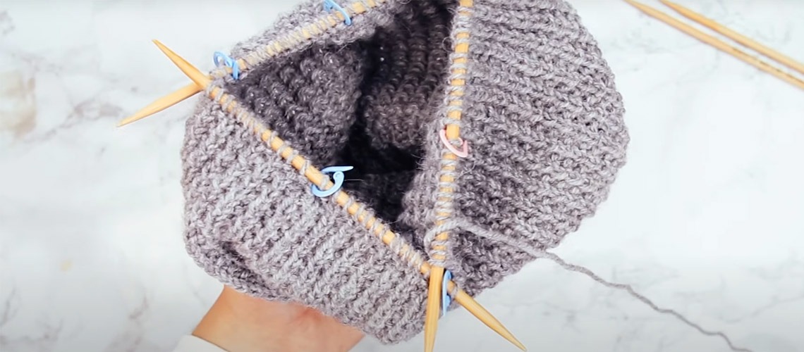 How to knit in the round with double pointed needles?