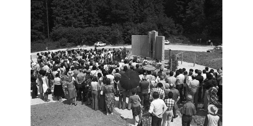 Le mémorial fut inauguré le 13 juin 1976. Photo archives Le DL