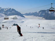 345 cm en haut des pistes : quelle est la station la mieux enneigée des Alpes ?