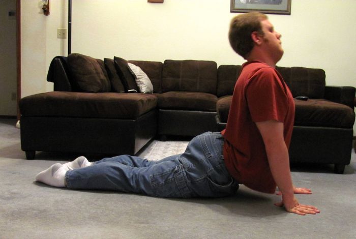 Insane Splits Guy (34 pics)