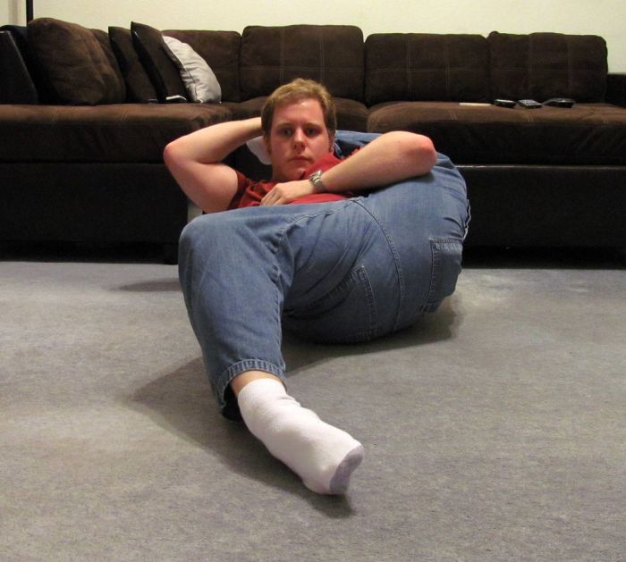 Insane Splits Guy (34 pics)