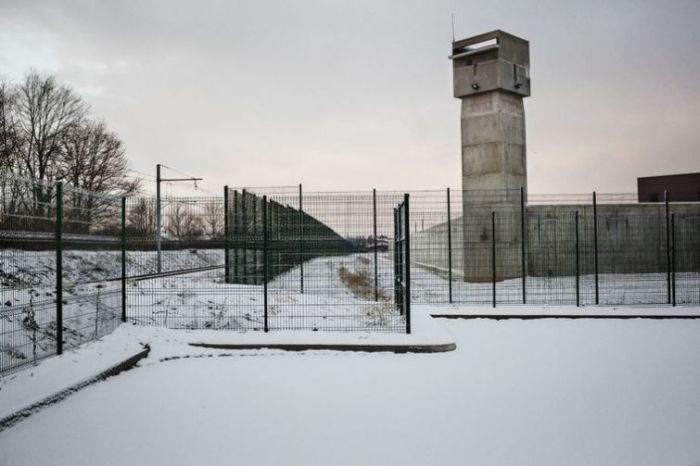 A Look At Life Inside Of A French Prison (21 pics)