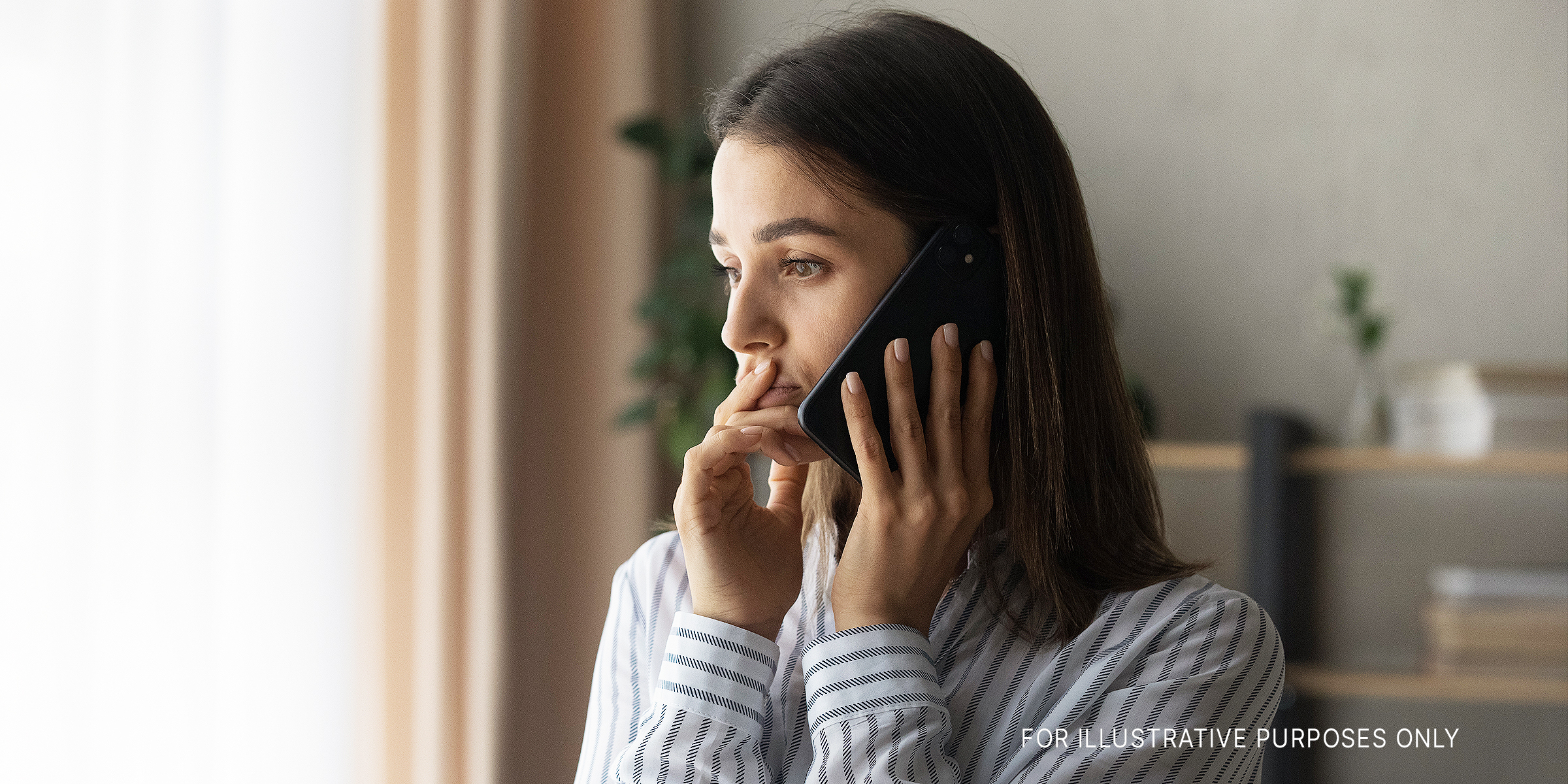 Shocked woman on phone | Source: Shutterstock