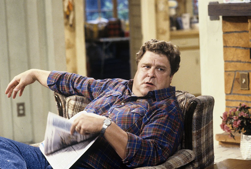 John Goodman (Dan) on the comedy "Roseanne", circa 1992. | Source: Getty Images