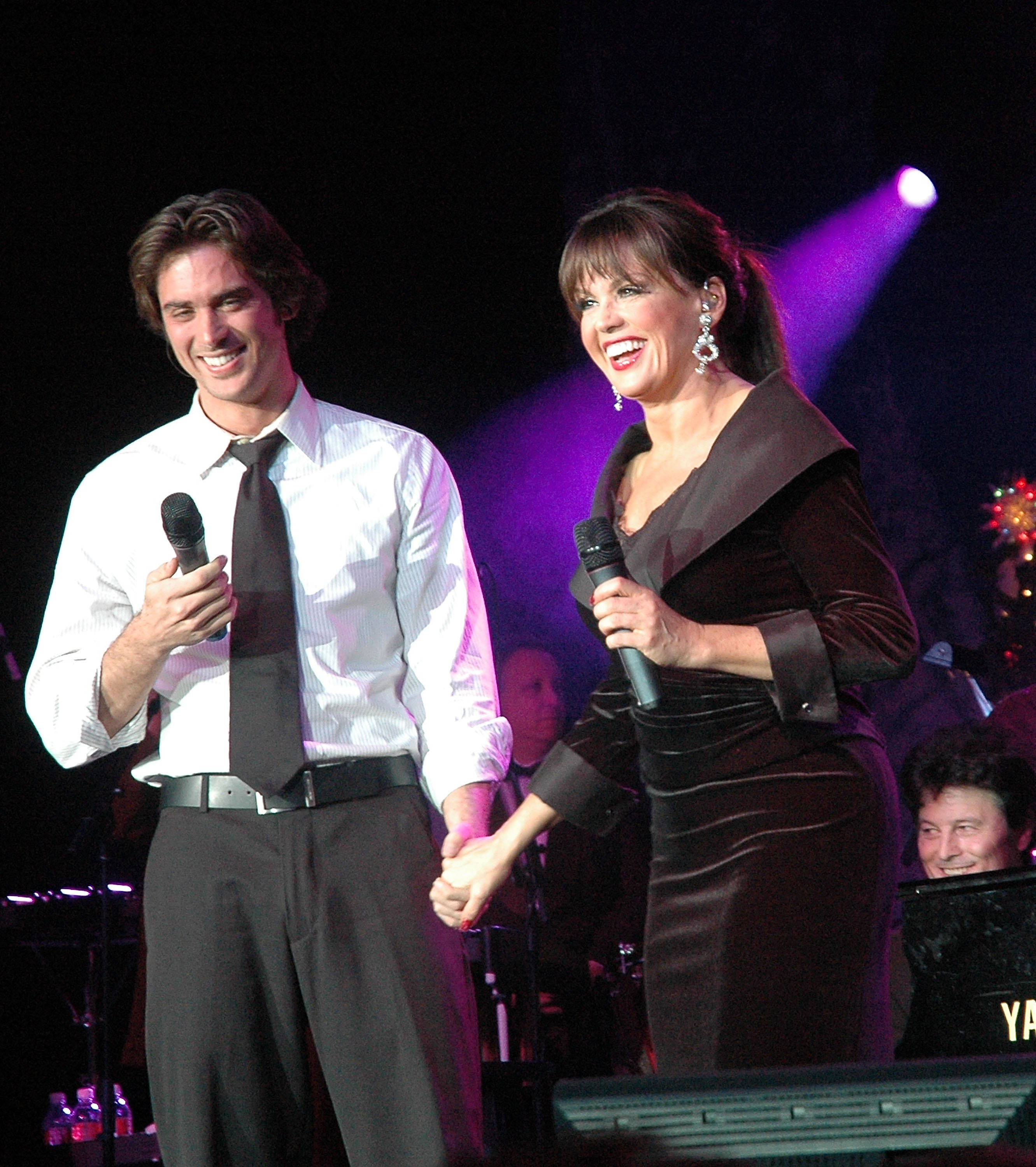 Stephen Blosil and Marie Osmond performing during the Marie Osmond's Magic of Christmas show on December 1, 2007, in New Jersey | Source: Getty Images