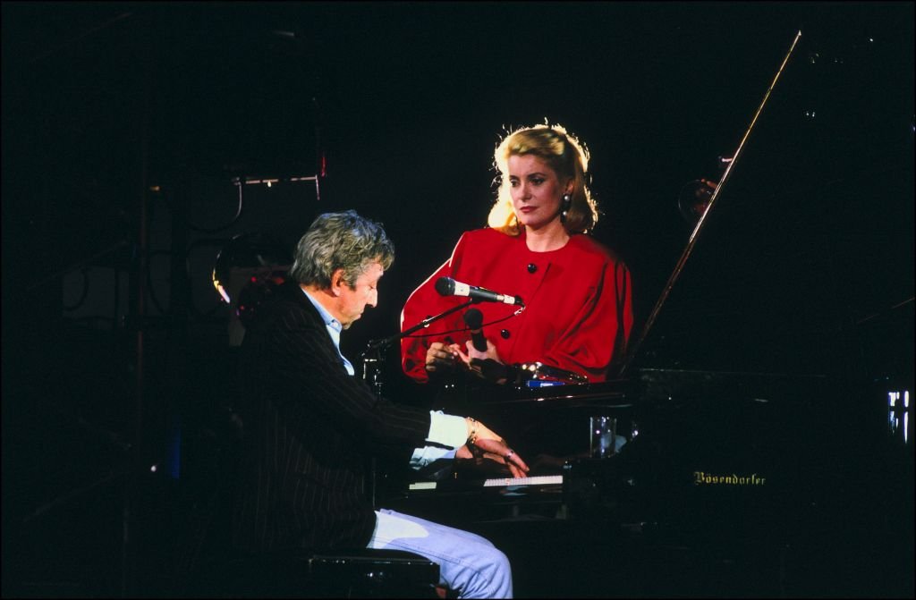 Serge Gainsbourg et Catherine Deneuve à Paris dans les années 80 | Photo : Getty Images