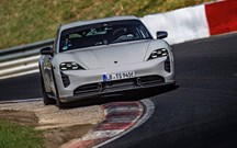 Porsche Taycan Turbo S bate Tesla Model S Plaid em Nürburgring