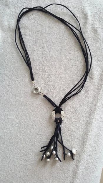 Collier noir et gris