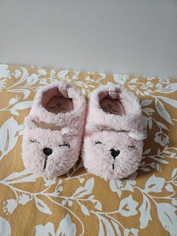 Chaussons poilus rose TAO