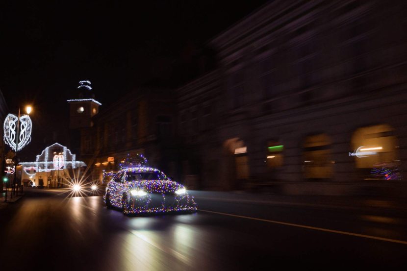 Santa’s Electric Sleigh: BMW i4 M50 Shines Bright with 5,300 Christmas Lights