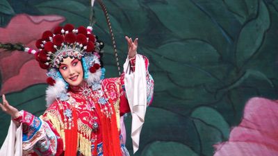 Watch a dancer perform jingxi