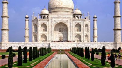 Taj Mahal, Agra, India. UNESCO World Heritage Site (minarets; Muslim, architecture; Islamic architecture; marble; mausoleum)