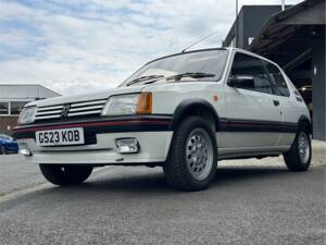 Immagine 2/10 di Peugeot 205 GTi 1.6 (1990)