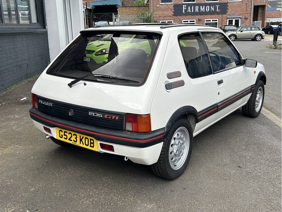 Immagine 3/10 di Peugeot 205 GTi 1.6 (1990)