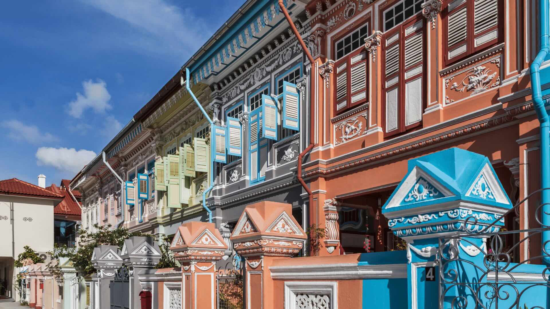 The Easiest Way to Travel Top to Bottom Around Singapore, and Where to Stop Along the Way