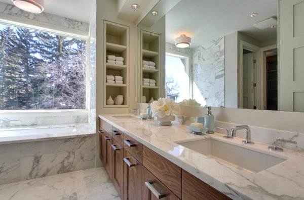 Bathroom with built-in wall shelves