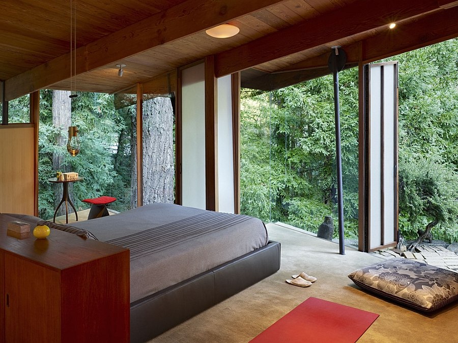 Rustic bedroom opens up towards the lovely view outside [From: Dwyer Design]