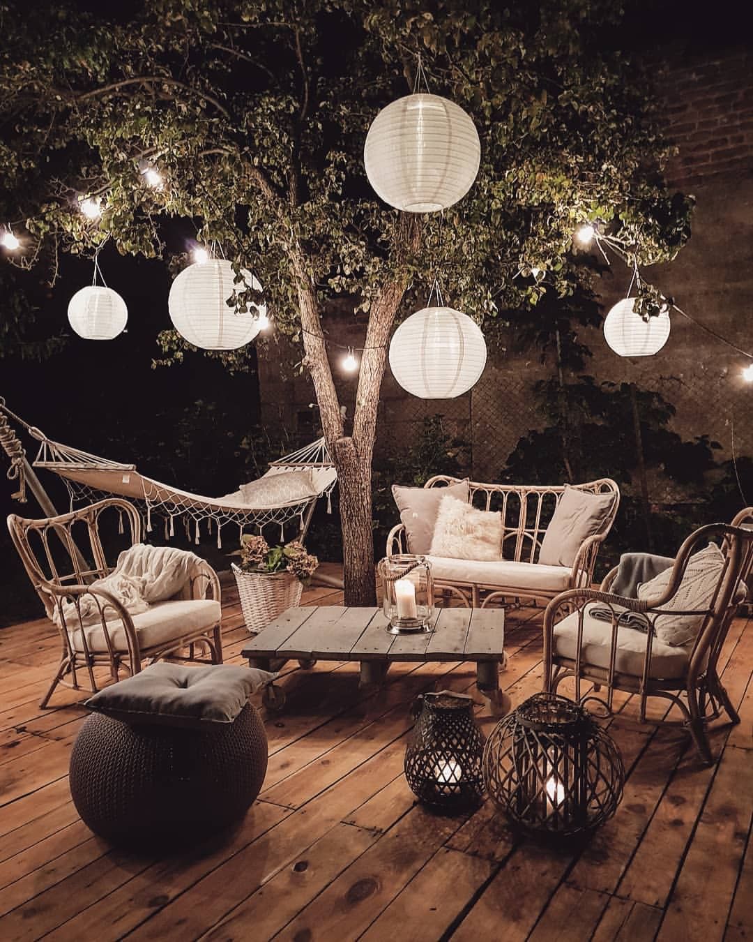 Modern Rustic Chic Patio Decor