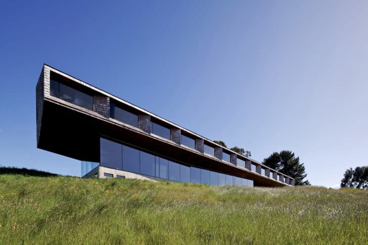 Refugia Hotel by Mobil Arquitectos in Chile [Video]