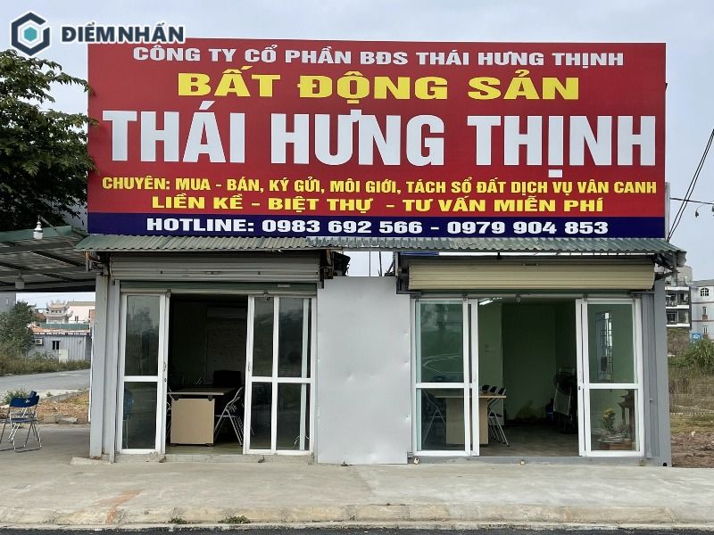 Bảng hiệu với chất liệu bạt đơn giản kết hợp hài hoà giữa cách phối màu tạo nên nét ấn tượng riêng