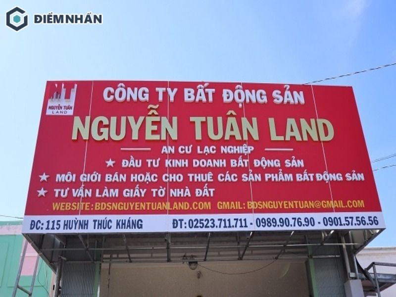 Bảng hiệu được làm từ bạt Hiflex tối giản tăng thêm phần nổi bật