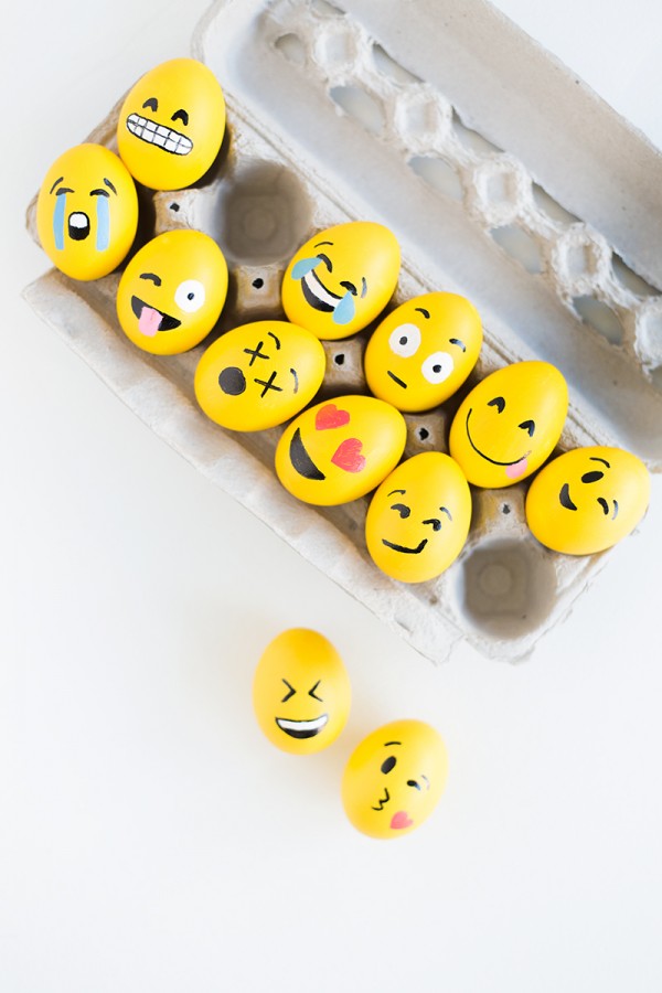 Diy emoji easter eggs