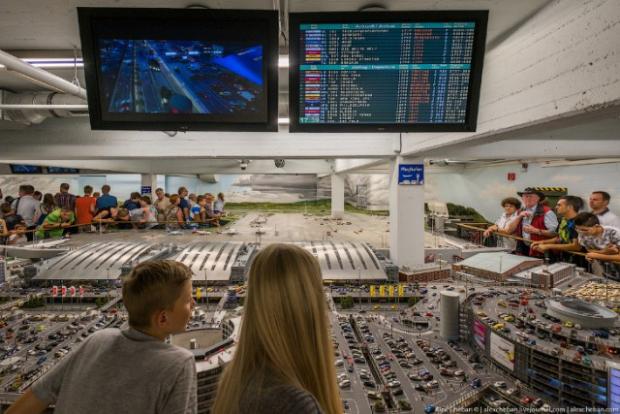 Miniatur Wunderland A Miniature Airport In Germany Will Astound You