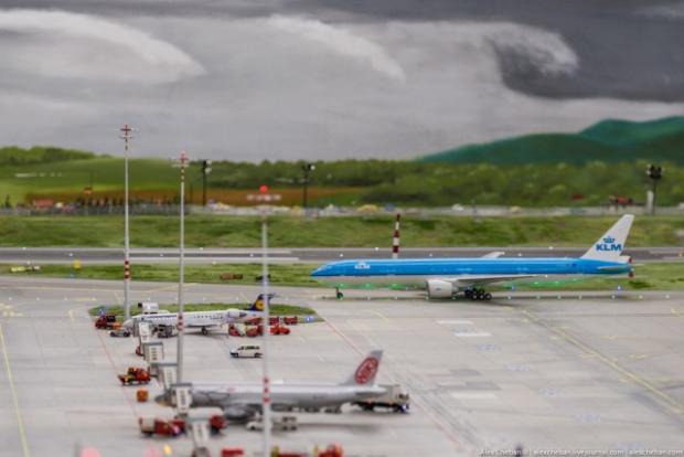 Miniatur Wunderland A Miniature Airport In Germany Will Astound You