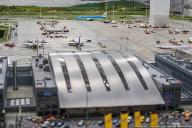 Miniatur Wunderland A Miniature Airport In Germany Will Astound You