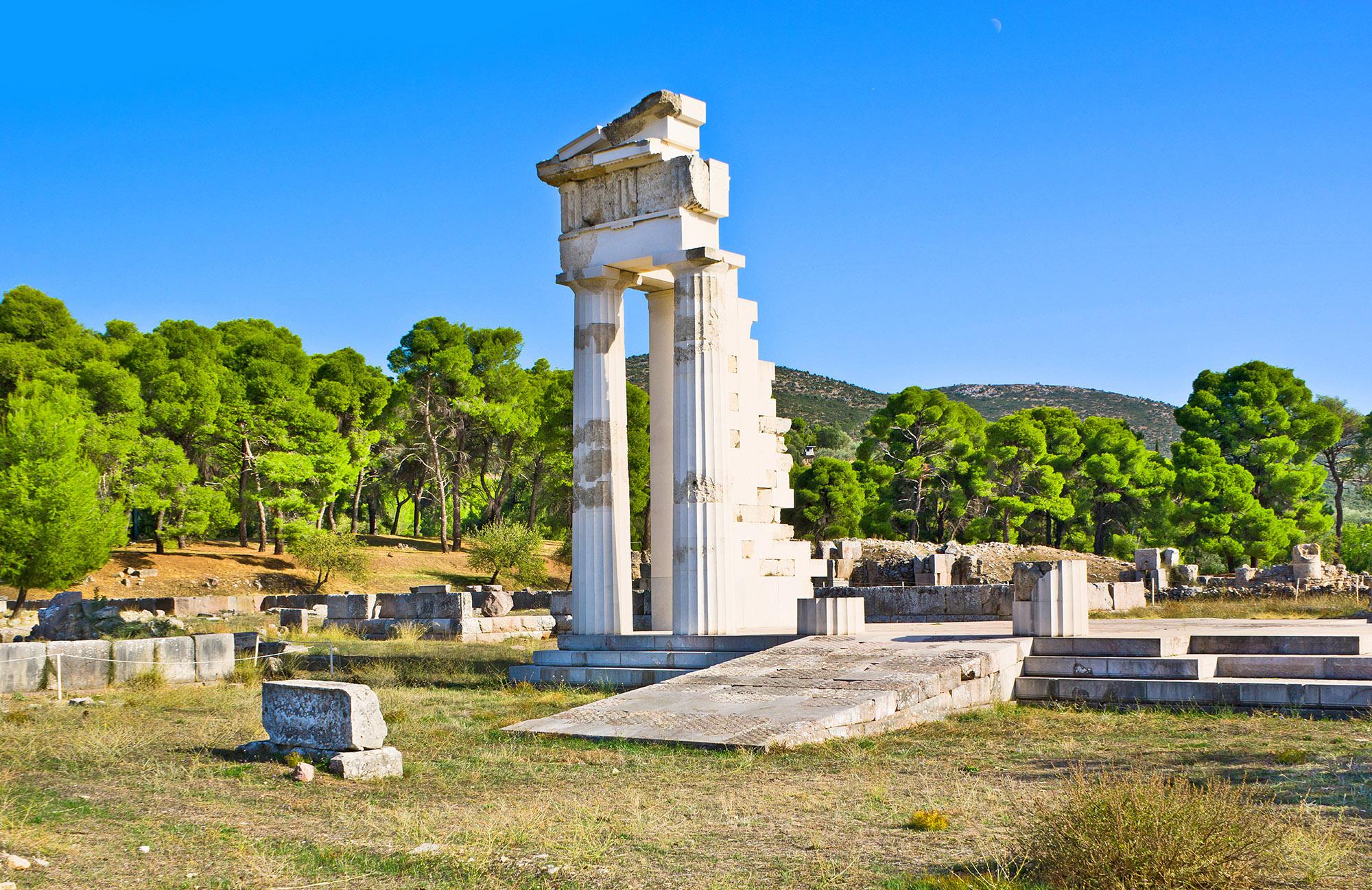 The archaeological site of the Sanctuary of Asclepius, with the ruins of Asclepius Temple, provides deep insight into the origins of the healing arts in the Western World. – © eFesenko / Shutterstock