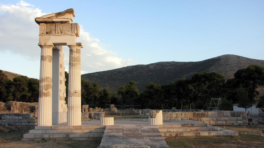 The restored Propylon of the ceremonial banquet hall shows the high level of preservation found at the site. – © Hellenic Ministry of Culture and Sports / Ephorate of Antiquities of Argolida