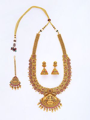 Traditional South Indian Goddess Laxmi Temple Necklace Set with Earrings and Mangtika