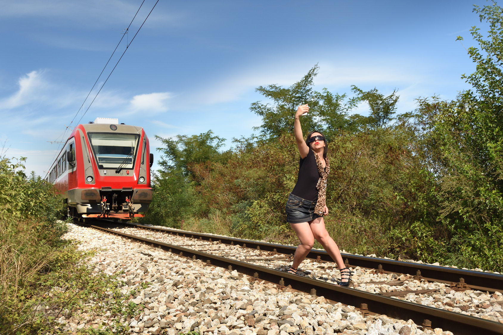 Certains sont prêts à risquer leur vie pour un selfie extrême. © Akiko Nuru, Fotolia