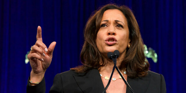 Kamala Harris avertizează că Trump este „din ce în ce mai tulburat” şi caută „puterea absolută”