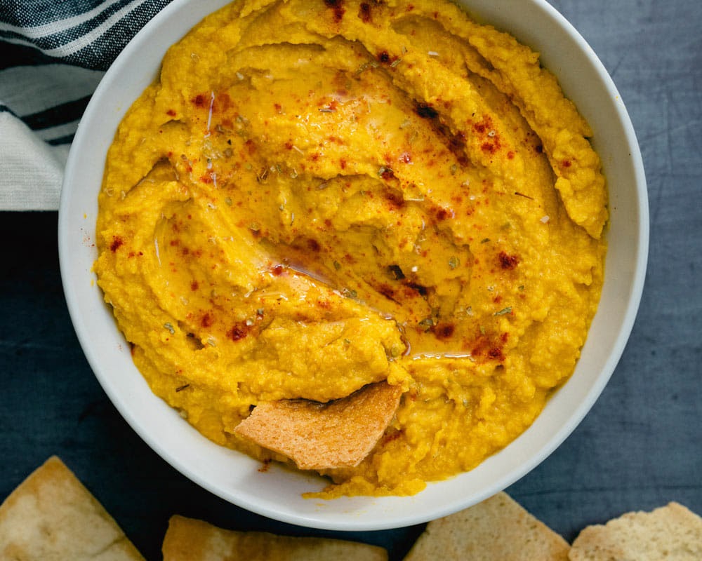 Halloween party food: pumpkin hummus