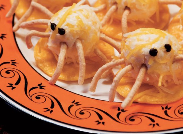 Halloween party food: cheesy spiders