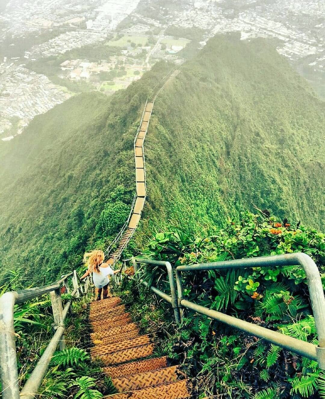 This 4,000-Step 'Stairway to Heaven' in Hawaii Is Totally Illegal and ...