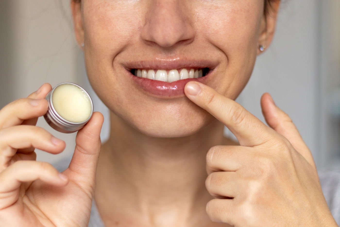 lip-balm-untuk-bibir-kering