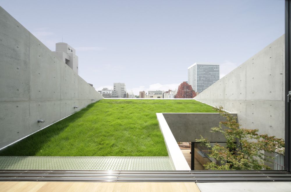 Japanese studio Tatsuya Kawamoto Associates house in Ichinomiya Japan roof 150x150