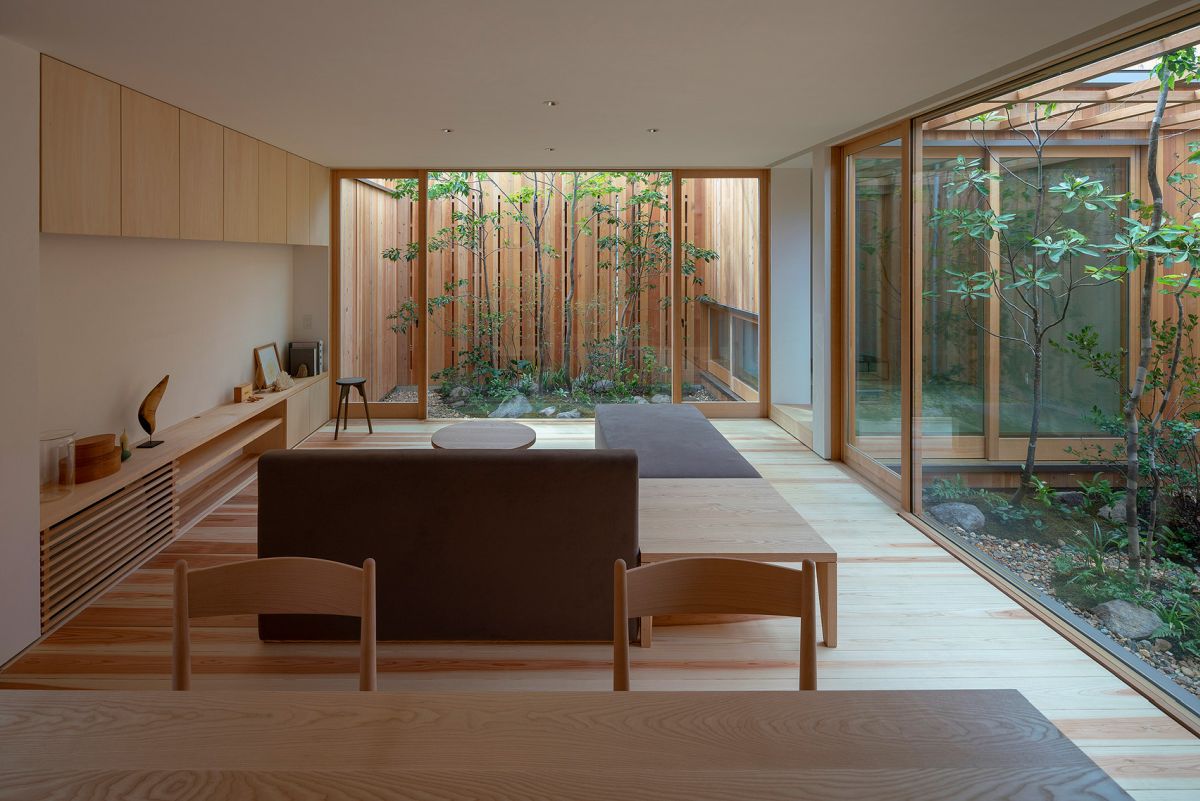 Japanese studio Tatsuya Kawamoto Associates house in Ichinomiya Japan roof 150x150