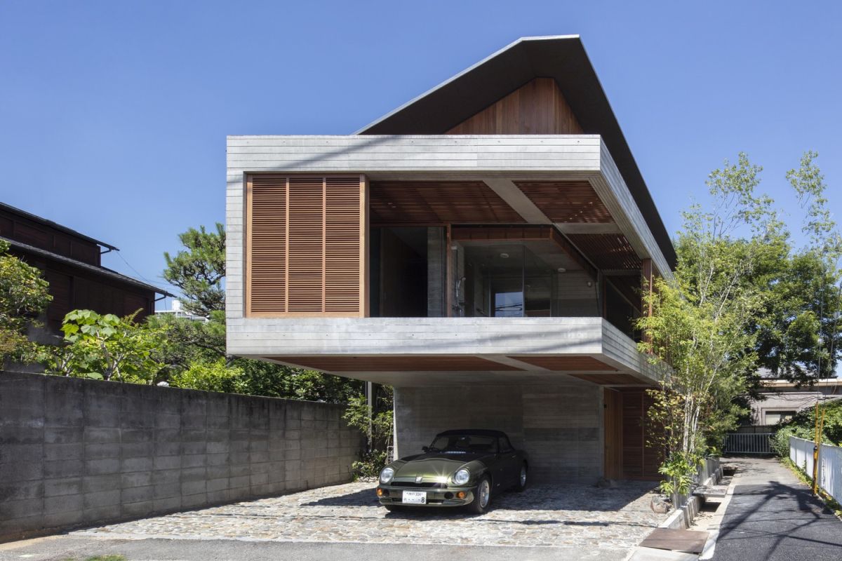 Japanese studio Tatsuya Kawamoto Associates house in Ichinomiya Japan roof 150x150