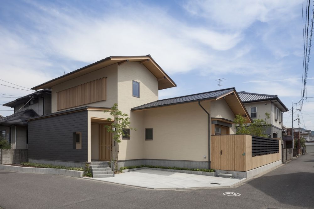 Japanese studio Tatsuya Kawamoto Associates house in Ichinomiya Japan roof 150x150