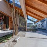 Japanese studio Tatsuya Kawamoto Associates house in Ichinomiya Japan roof 150x150