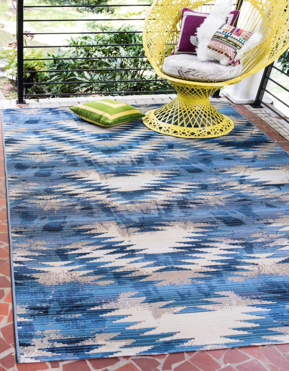 Modern blue and white pattern outdoor rug