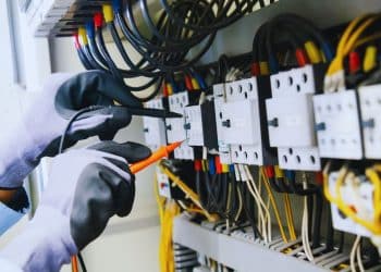 8 Emergency Electrical Issues Requiring Urgent Repair