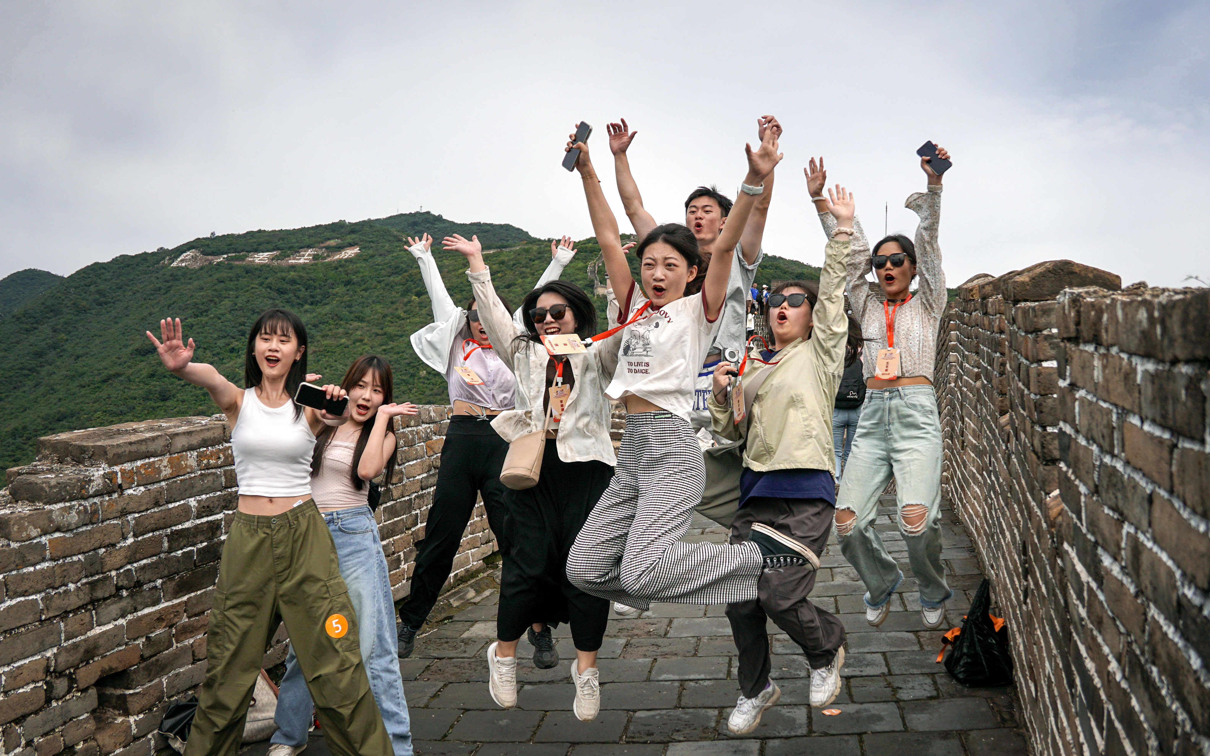 Participants in a cross-strait journalism camp pose for a photo at the Mutianyu section of the Great Wall in Beijing in August. Photo: Xinhua