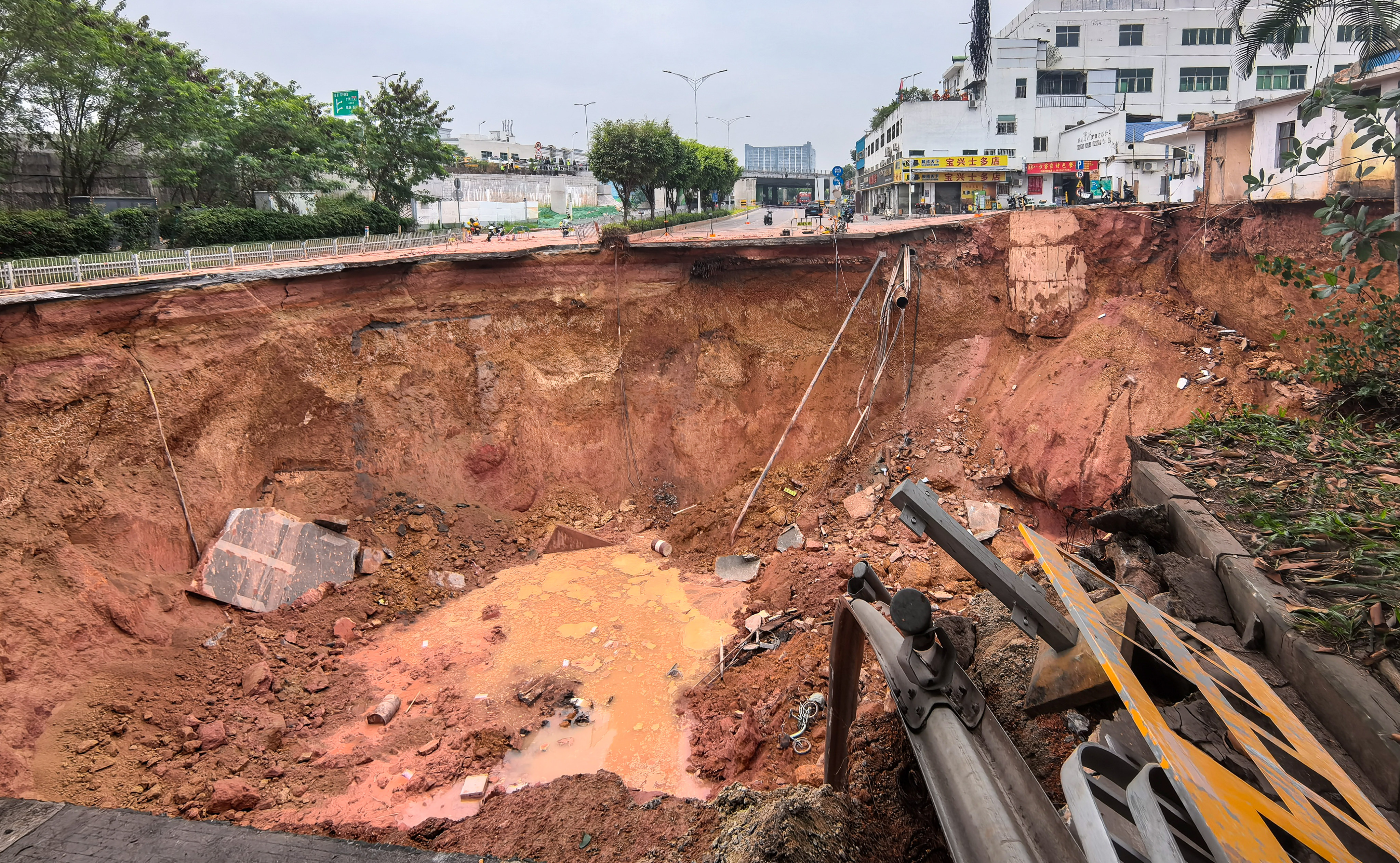 The collapsed ground at a Shenzhen building site where 13 workers went missing. Photo: Xinhua