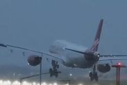 storm eowyn heathrow plane landing video