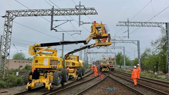 train-passengers-new-year-chaos-thieves-steal-infrastructure