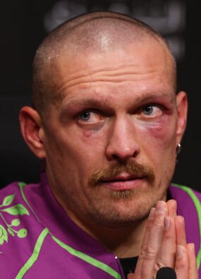 oleksandr usyk injuries pictures tyson fury boxing